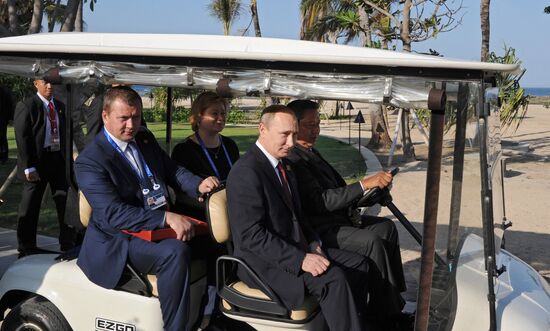 Vladimir Putin participates in APEC summit