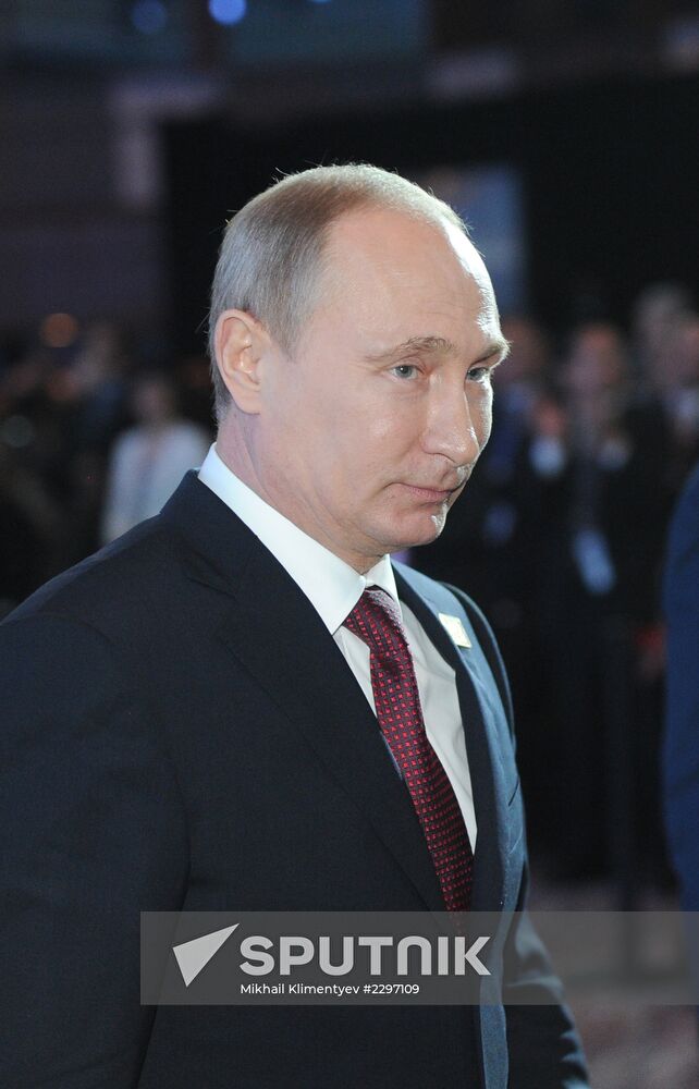 Vladimir Putin attends APEC Leaders' meeting