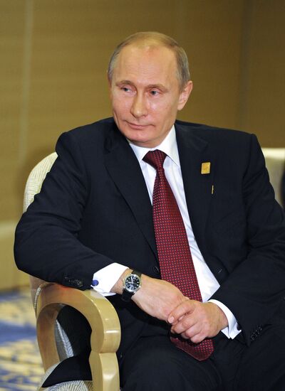 Vladimir Putin attends APEC Leaders' meeting