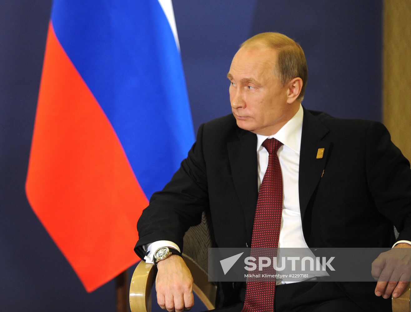 Vladimir Putin attends APEC Leaders' meeting