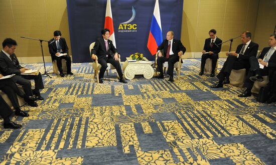 Vladimir Putin attends APEC Leaders' meeting
