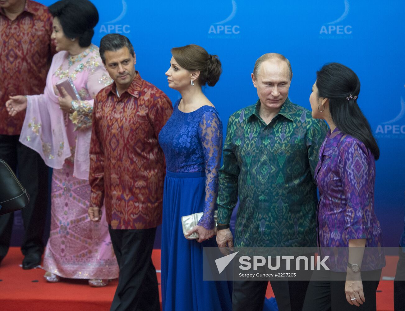 Vladimir Putin attends APEC Leaders' meeting