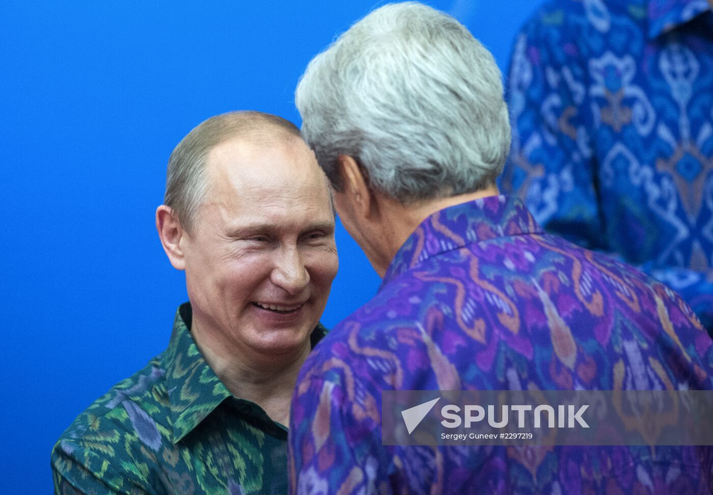 Vladimir Putin attends APEC Leaders' meeting