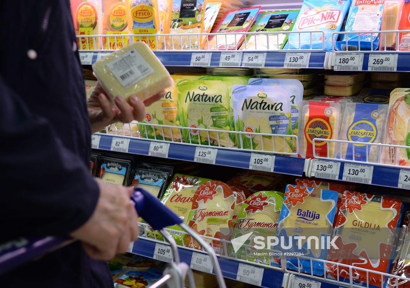 Russia suspends imports of Lithuanian dairy products