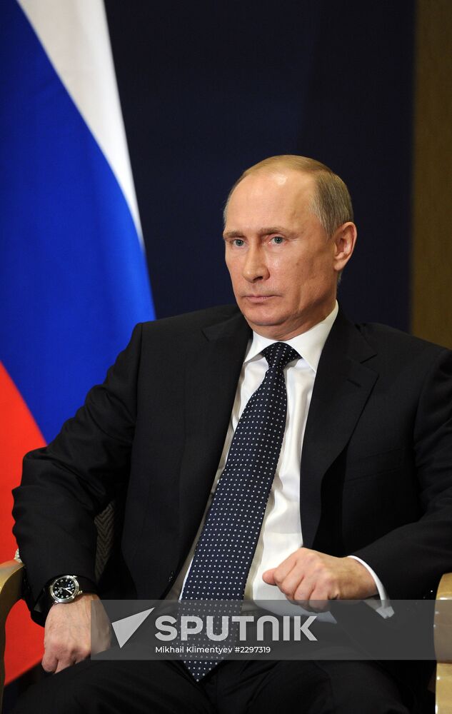 Vladimir Putin participates in APEC summit