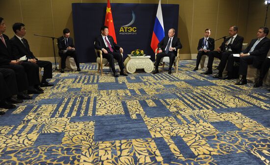 Vladimir Putin participates in APEC summit