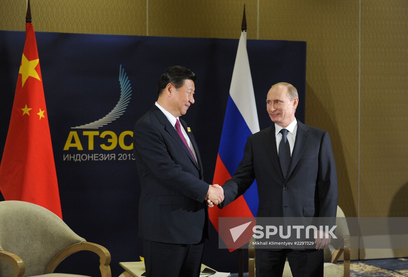 Vladimir Putin participates in APEC summit