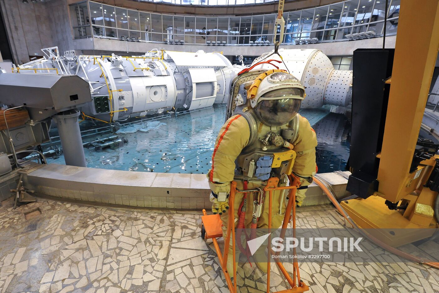 Cosmonaut training for a mission to ISS
