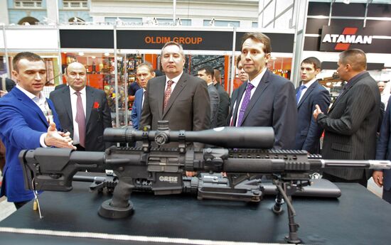 Dmitry Rogozin visits International exhibition "Arms and Hunting"