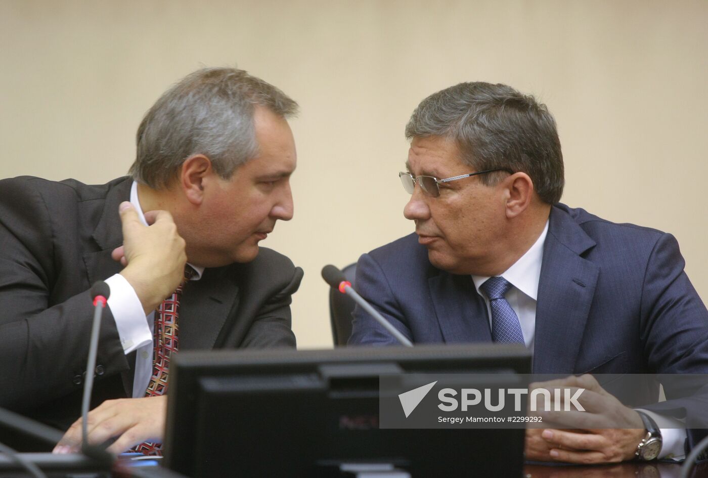 Dmitry Rogozin introduces new head of Russian Federal Space Agency