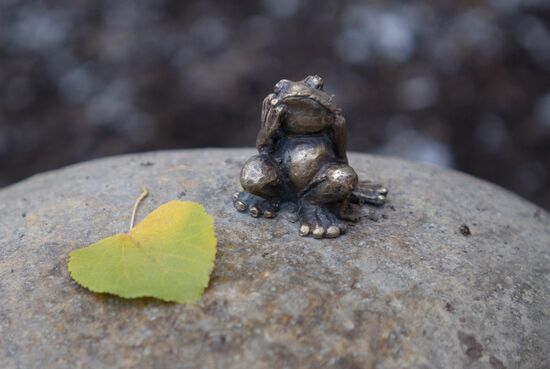 Frog the Traveller monument in Tomsk