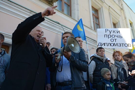 Liberal Democratic Party stages picket near Netherlands Embassy in Moscow
