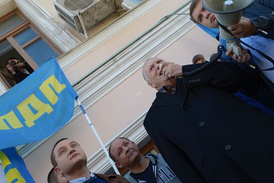 Liberal Democratic Party stages picket near Netherlands Embassy in Moscow