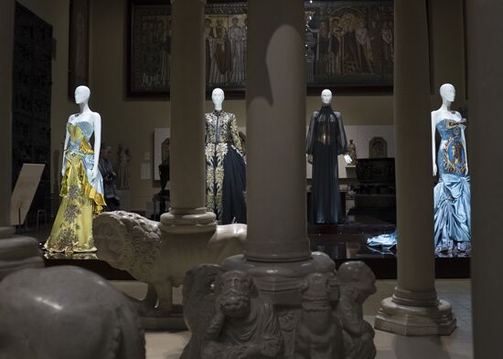 Valentin Yudashkin. Fashion in the Art Space exhibition opened