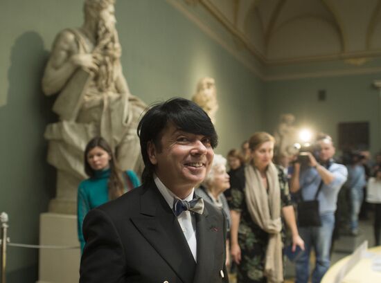 Valentin Yudashkin. Fashion in the Art Space exhibition opened