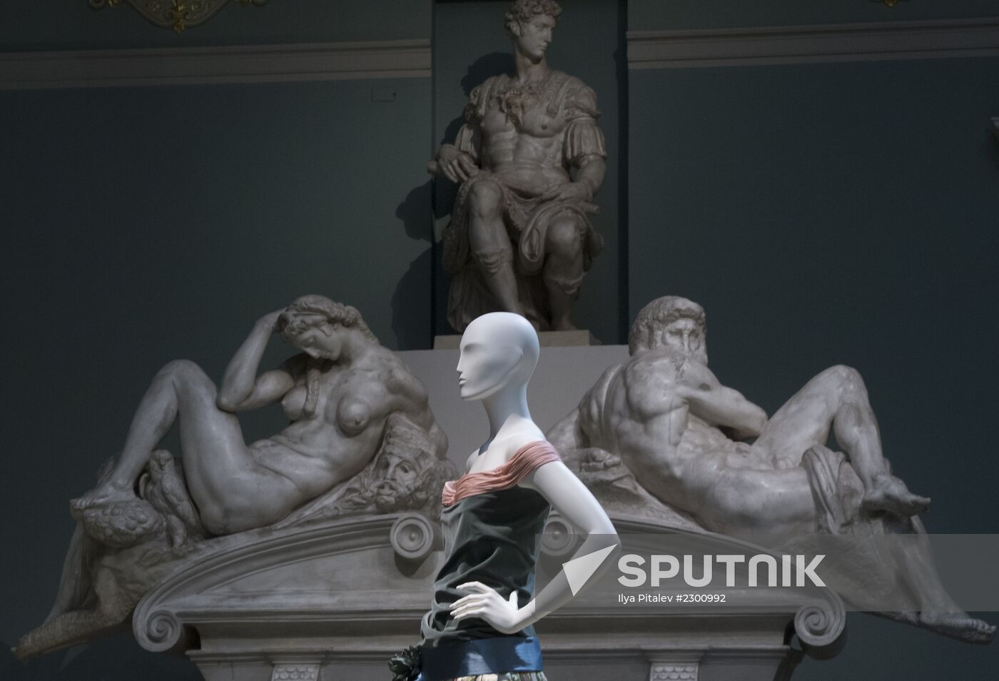 Valentin Yudashkin. Fashion in the Art Space exhibition opened