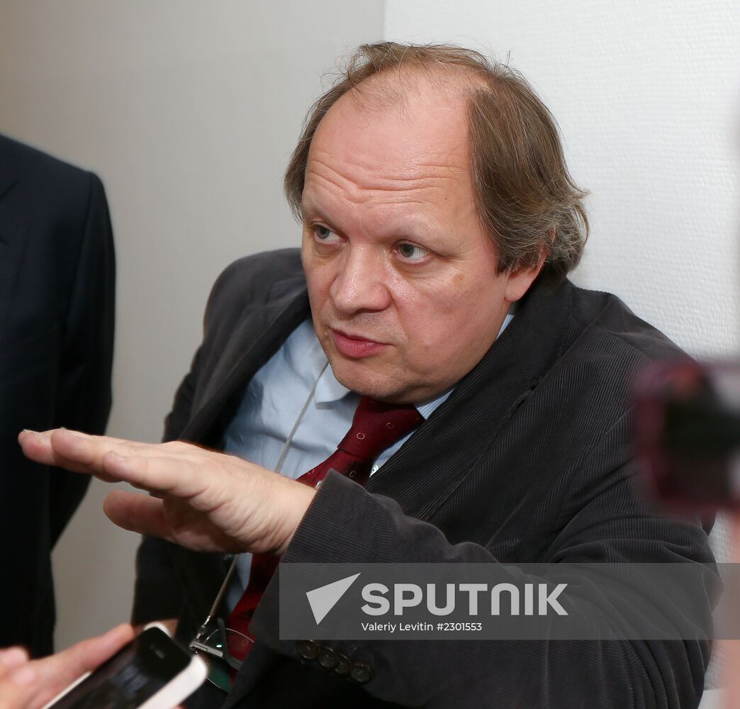 Private viewing of exhibition by Igor Vulokh