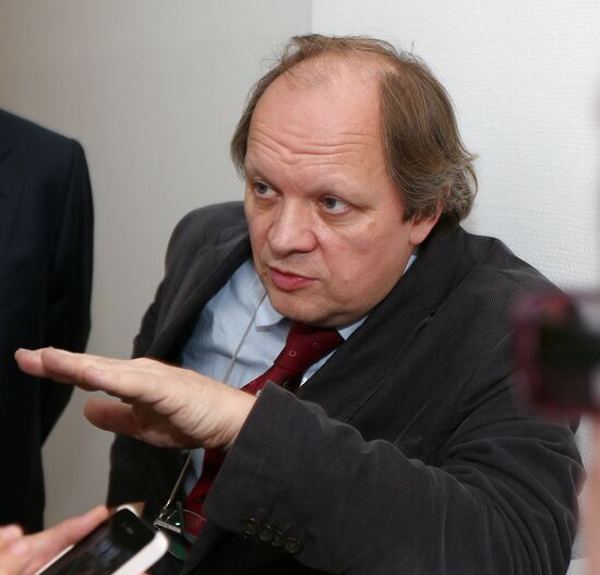 Private viewing of exhibition by Igor Vulokh