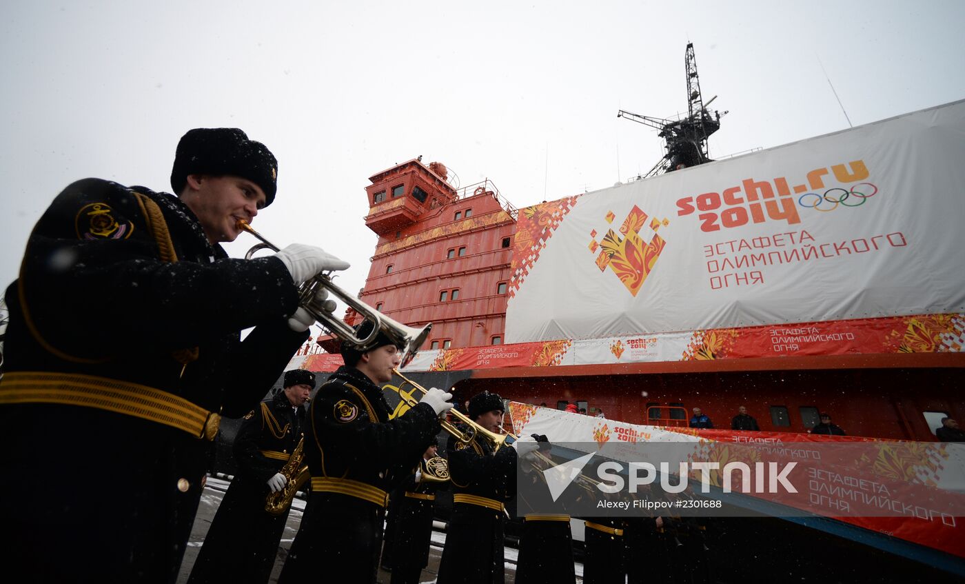 Icebreaker with Olympic torch heads to North Pole