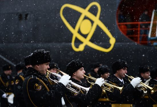 Icebreaker with Olympic torch heads to North Pole
