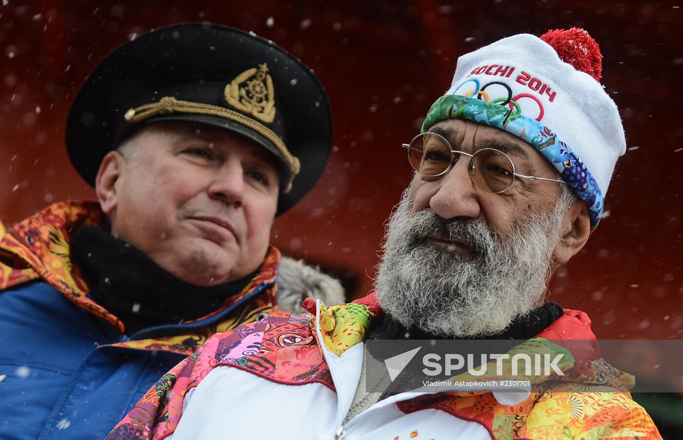 Icebreaker with Olympic torch heads to North Pole