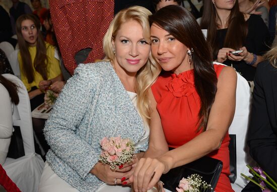 La Tulipe fashion show by Anastasia Zadorina