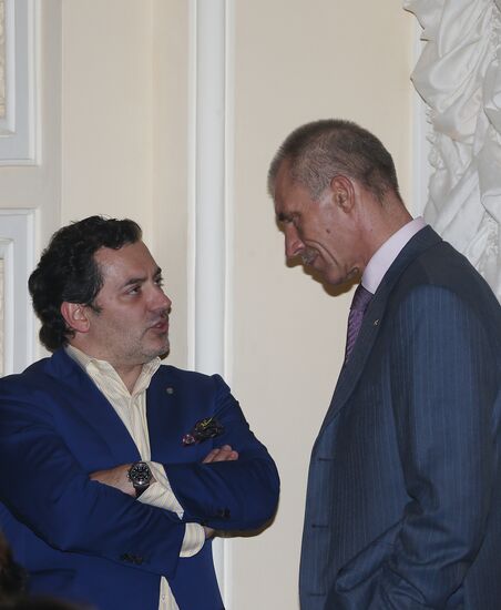 La Tulipe fashion show by Anastasia Zadorina