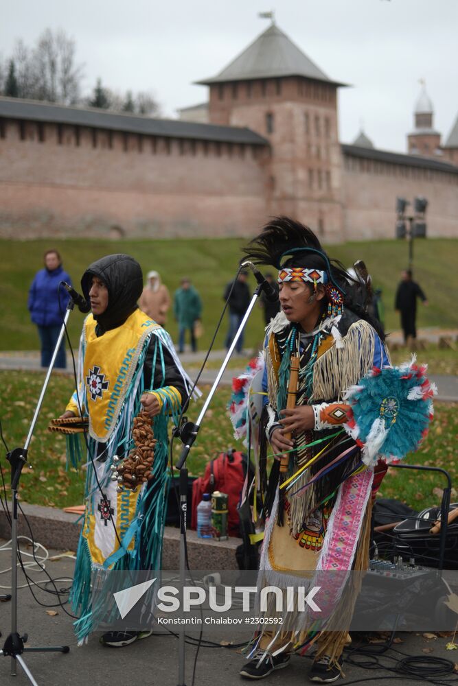 Indian musicians from Equador in Veliky Novgorod