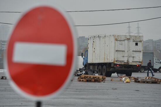 Market closed at Novye Cheryomushki vegetable warehouse in Biryulyovo