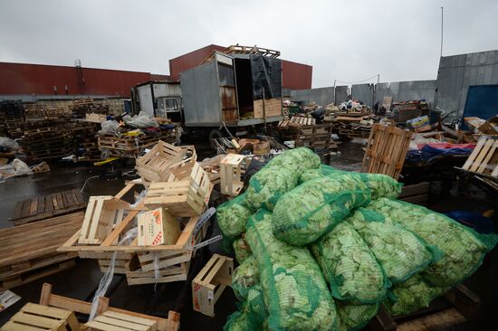 Market closed at Novye Cheryomushki vegetable warehouse in Biryulyovo