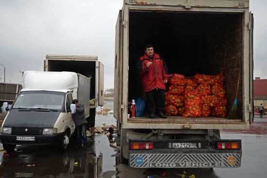 Market closed at Novye Cheryomushki vegetable warehouse in Biryulyovo