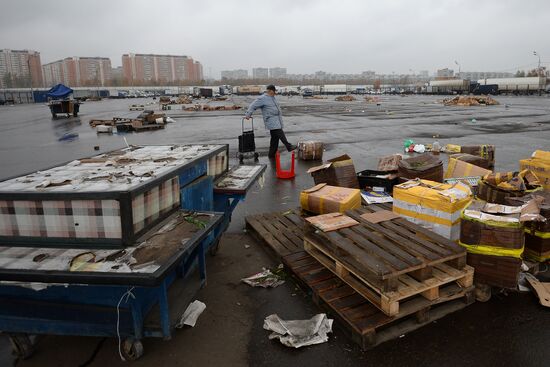 Market closed at Novye Cheryomushki vegetable warehouse in Biryulyovo
