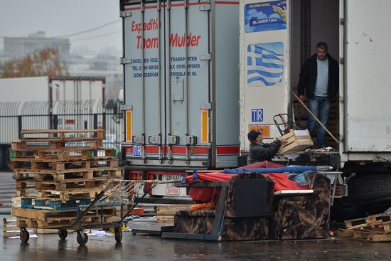 Market closed at Novye Cheryomushki vegetable warehouse in Biryulyovo