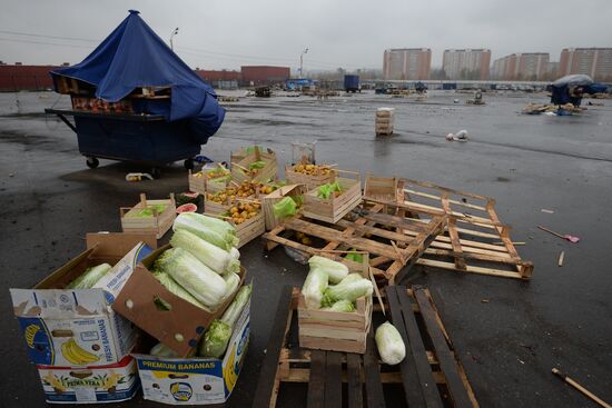 Market closed at Novye Cheryomushki vegetable warehouse in Biryulyovo