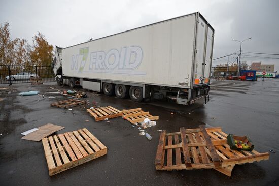 Market closed at Novye Cheryomushki vegetable warehouse in Biryulyovo