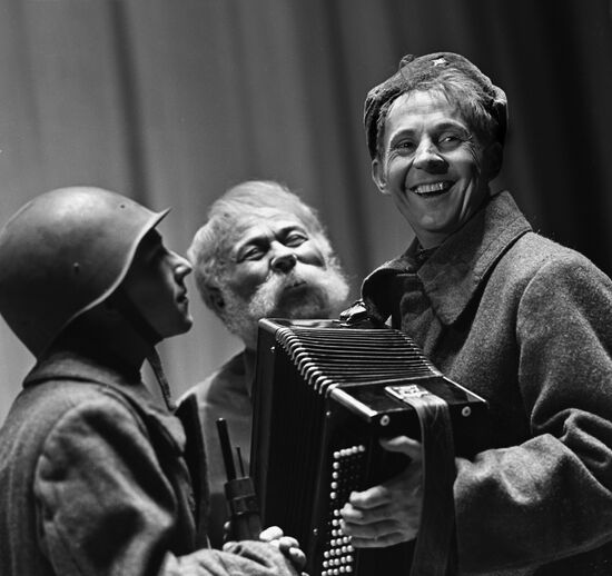 Actor Boris Novikov as Vasily Tyorkin