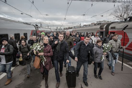Opposition leader Alexei Navalny back in Moscow after Kirovles trial