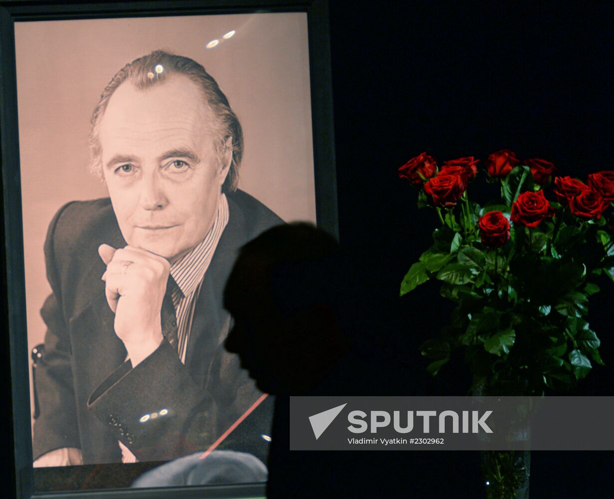 Paying last respects to actor Eduard Martsevich