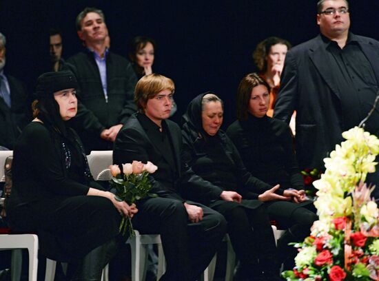Paying last respects to actor Eduard Martsevich
