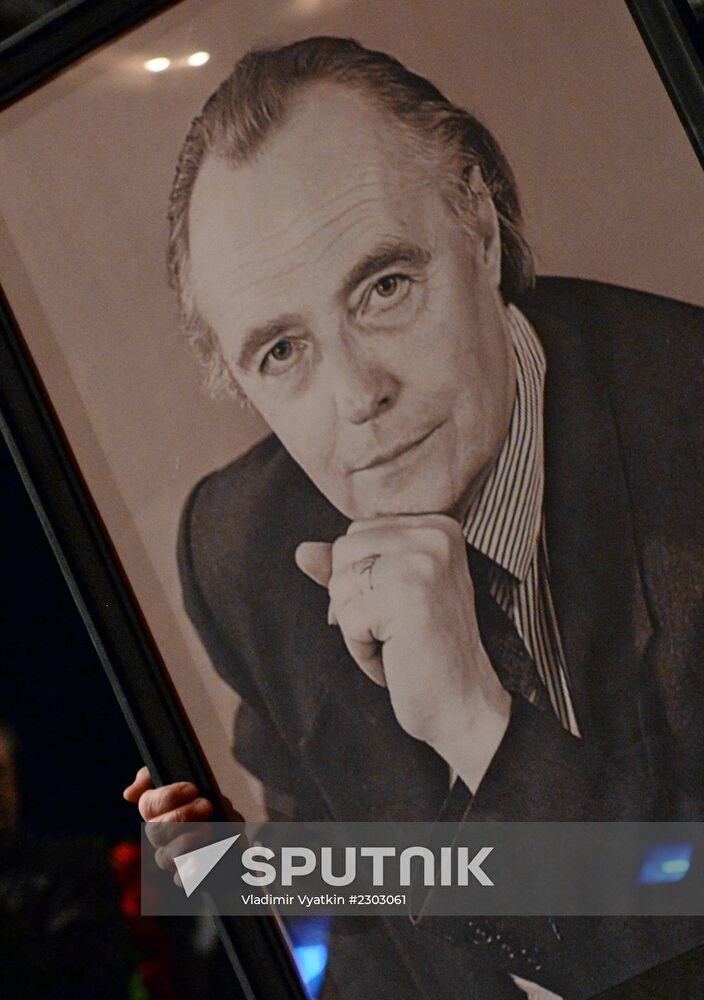 Paying last respects to actor Eduard Martsevich
