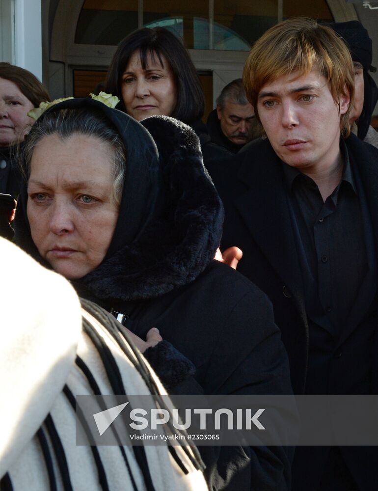 Paying last respects to actor Eduard Martsevich