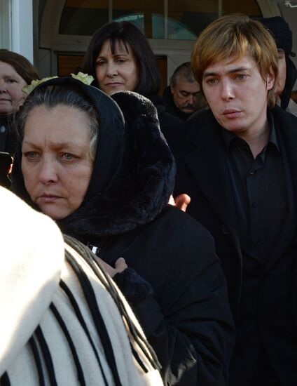 Paying last respects to actor Eduard Martsevich