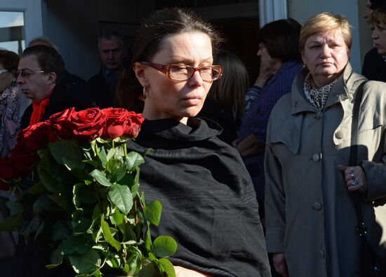 Paying last respects to actor Eduard Martsevich