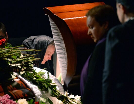Paying last respects to actor Eduard Martsevich