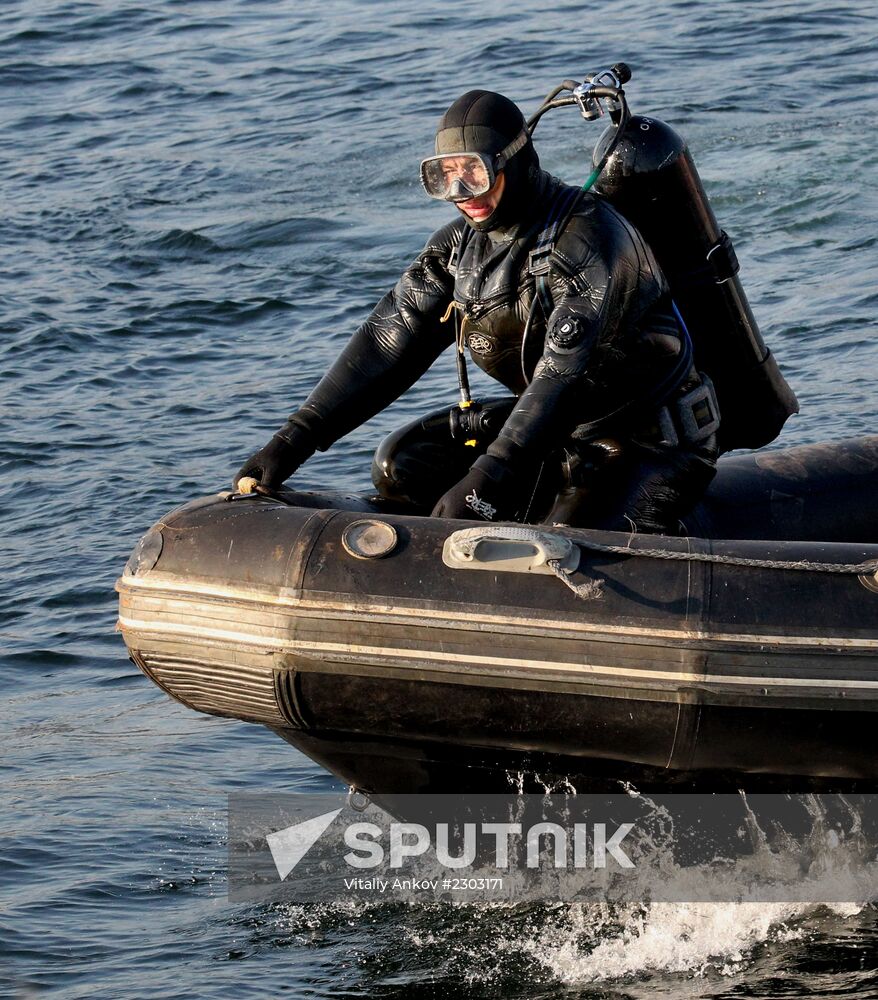 Pacific Fleet holds exercise in assisting distressed submarine