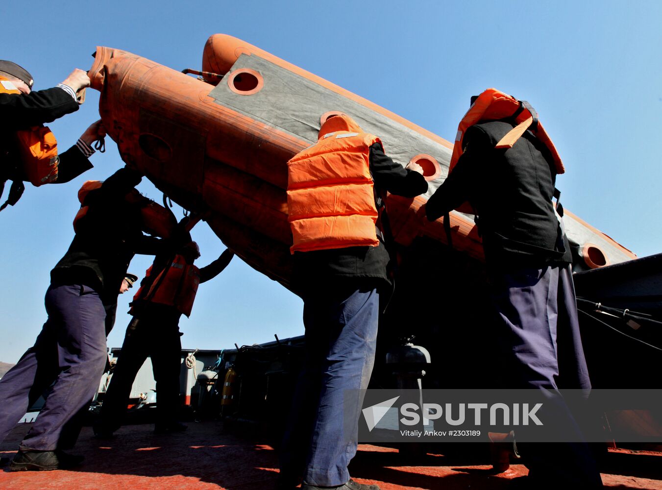 Pacific Fleet exercises to deal with submarine emergency