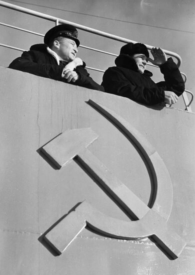 Crew members of Lenin icebreaker