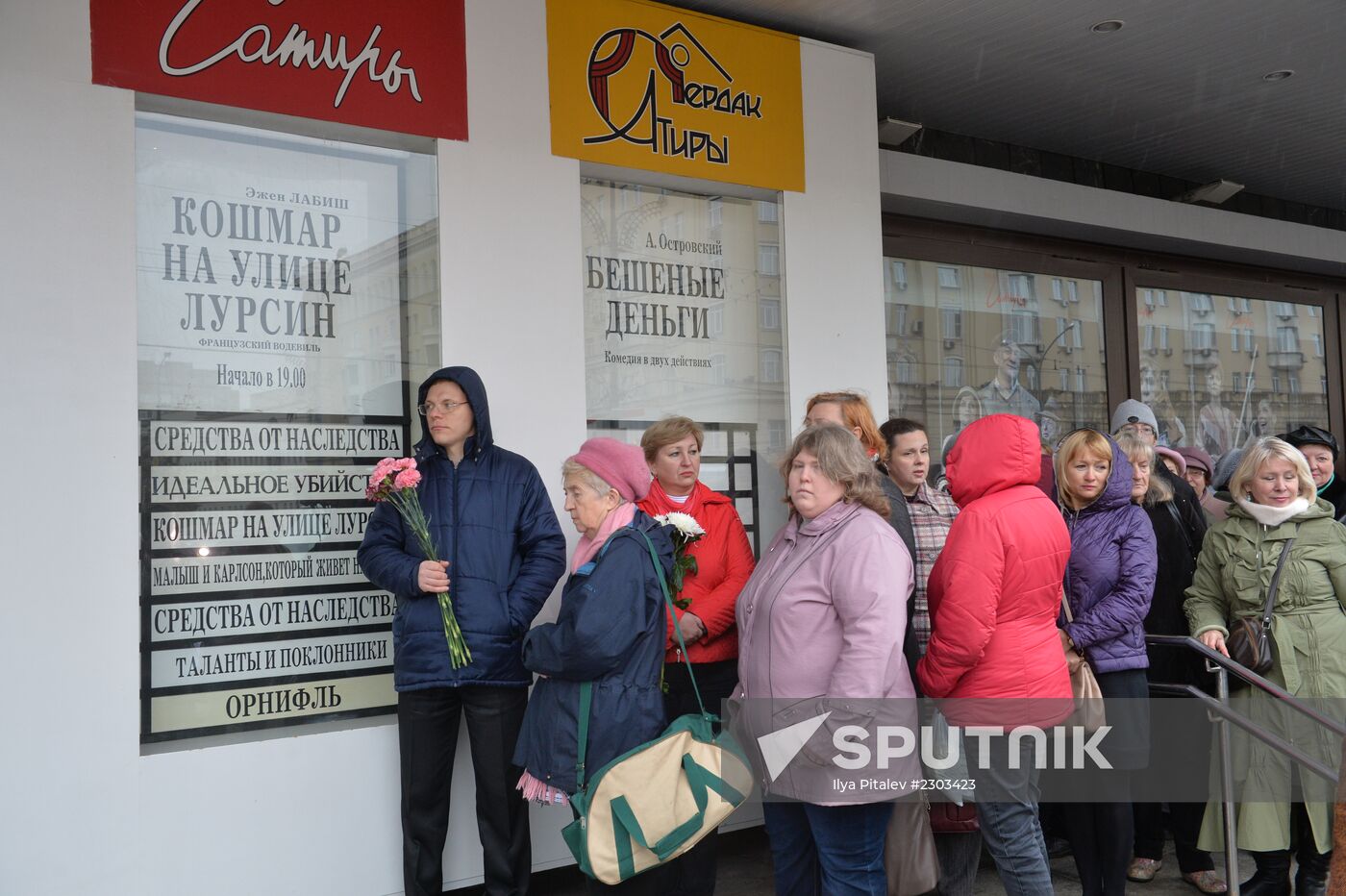 Paying last respects to actress Olga Aroseva at Variety Theater