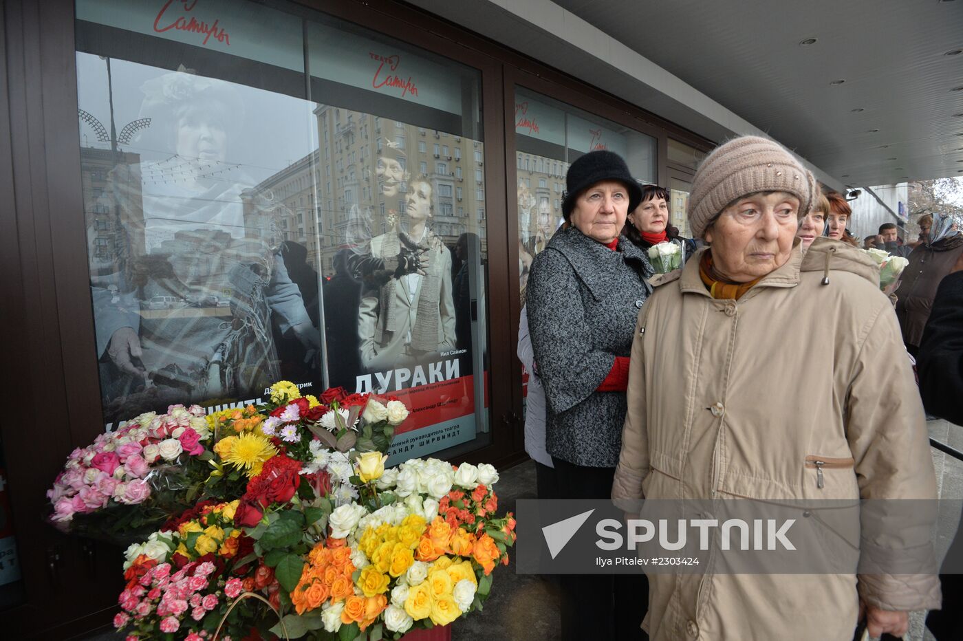Paying last respects to actress Olga Aroseva at Variety Theater
