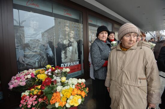 Paying last respects to actress Olga Aroseva at Variety Theater